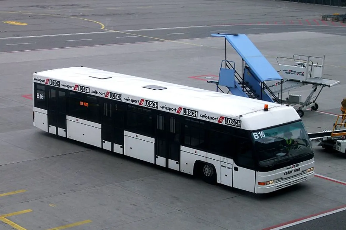 800px Cobus_3000_swissport_losch_Munich_airport by Kevin