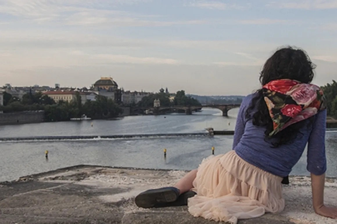 prague chica 120x100
