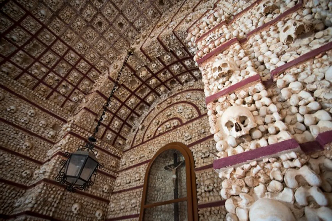 capilla_huesos_portugal 150x150