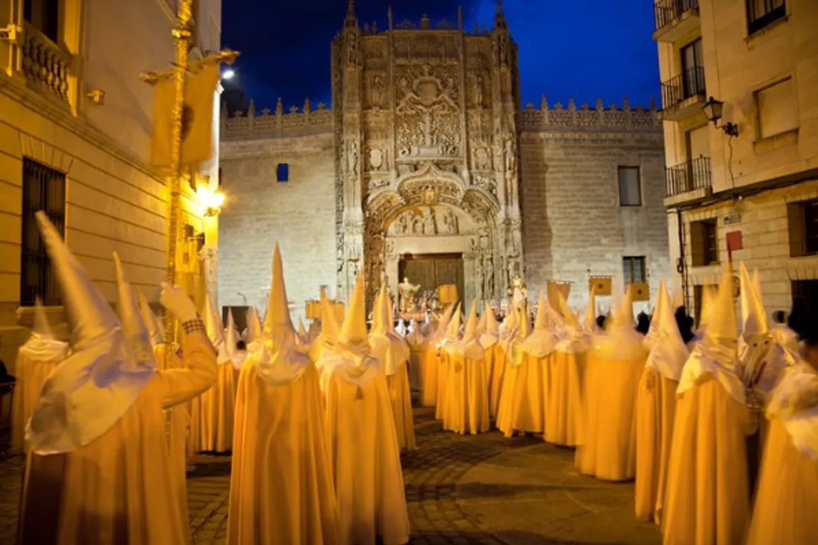 semana santa in valladolid spain picture id152948161 150x150