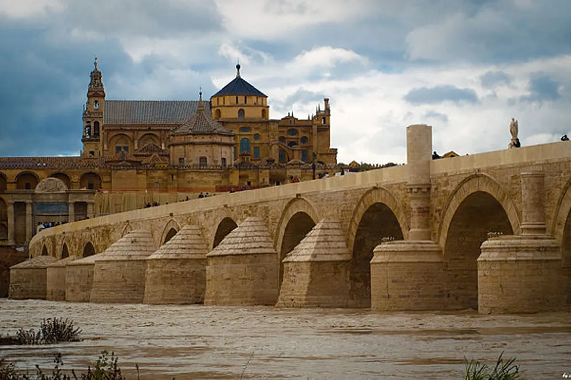 640px Puente_romano_y_mezquita 150x150