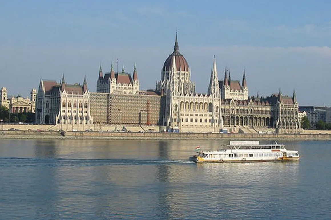 palinka parlement 150x150