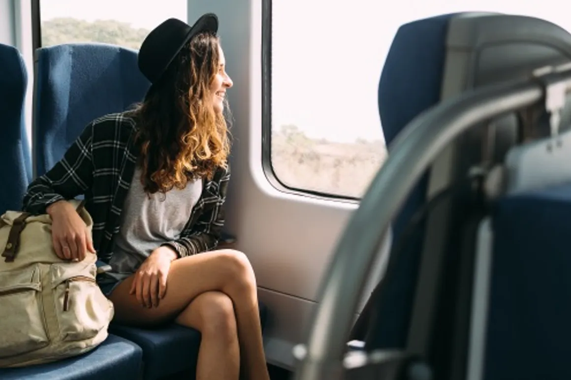 Voyage solo femme train 120x100