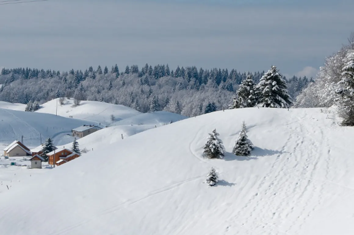 Jura Montagne neige ski iStock