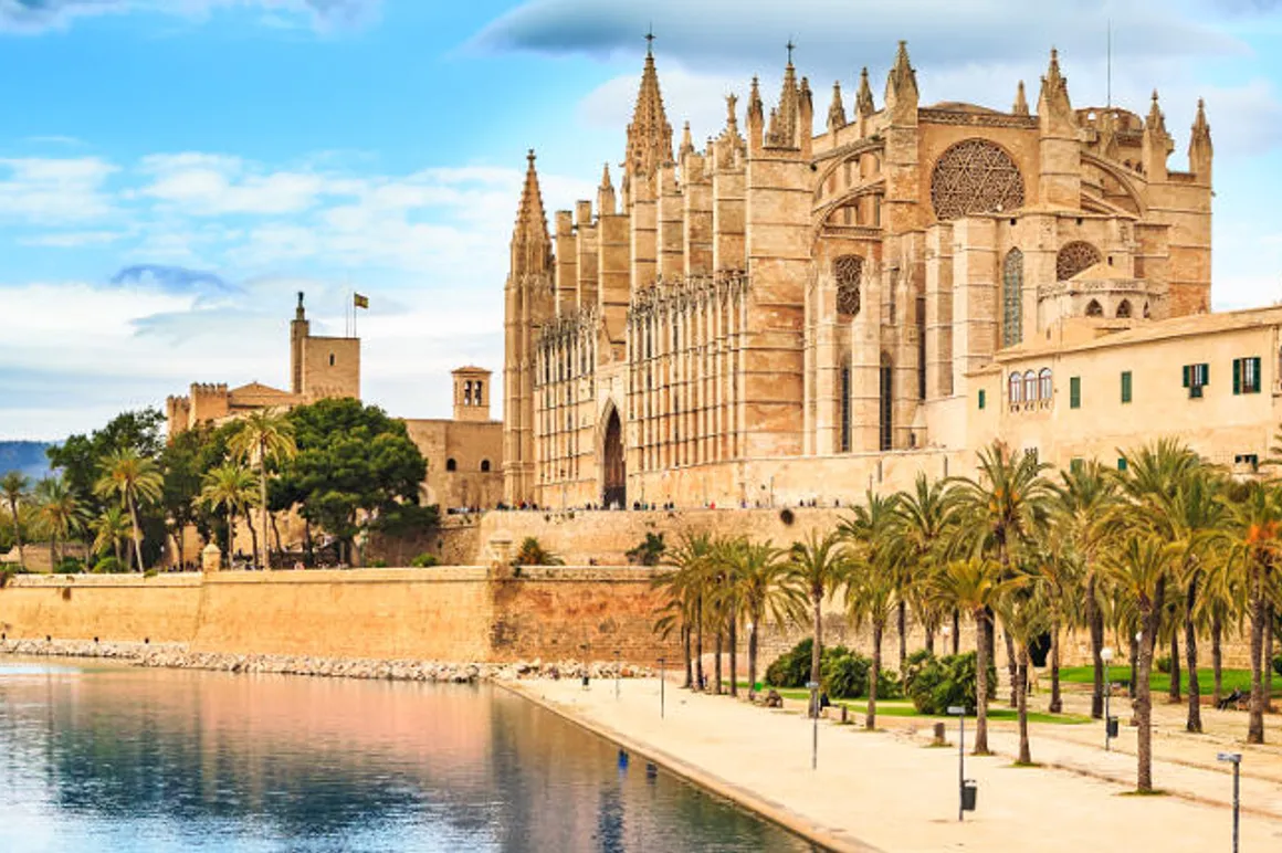 Palma de Majorque Cathédrale header Shutterstock