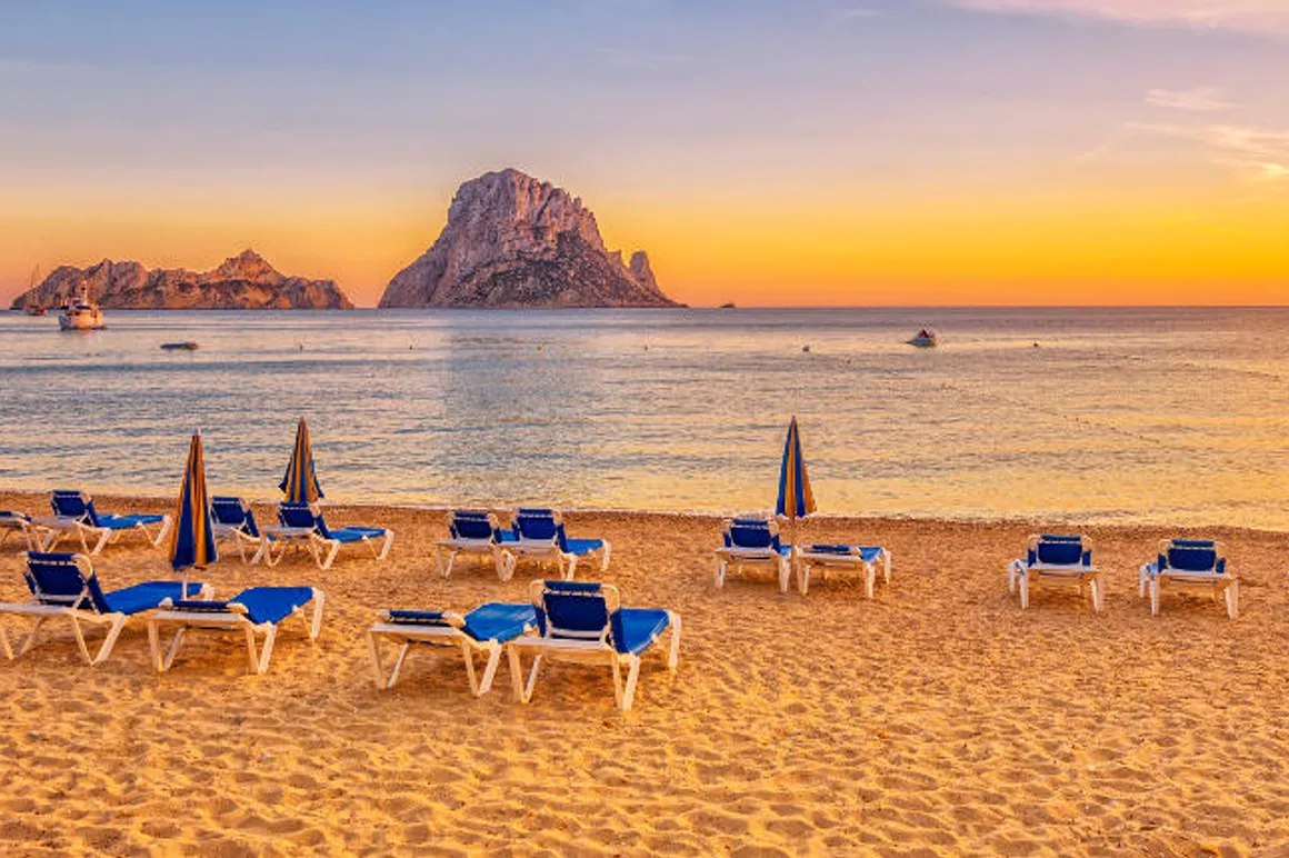 Plage Calo dHort Ibiza header iStock